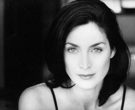 Девушка дня - Carrie-Anne Moss